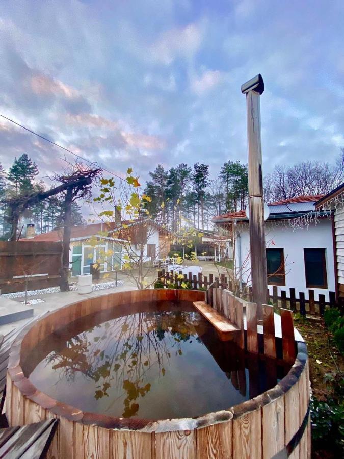 Семеен Хотел И Ресторант Райски Залив Golyama Zhelyazna ภายนอก รูปภาพ